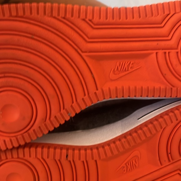 Nike Air Force 1 LV8 size 5Y / 6.5 women worn once grey felt with yellow laces - Picture 5 of 8